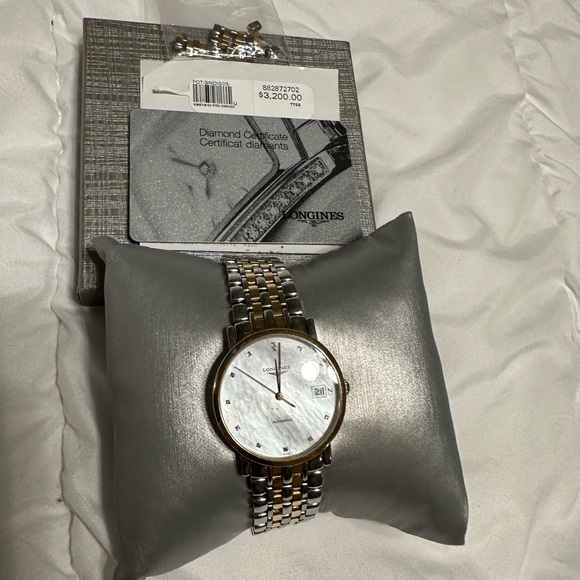 Women’s Longines 18k gold automatic 13 diamonds watch cards receipt 3200. - Picture 15 of 16